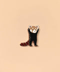 Emaille-Pin mit stehendem Roten Panda von Tom Hardwick