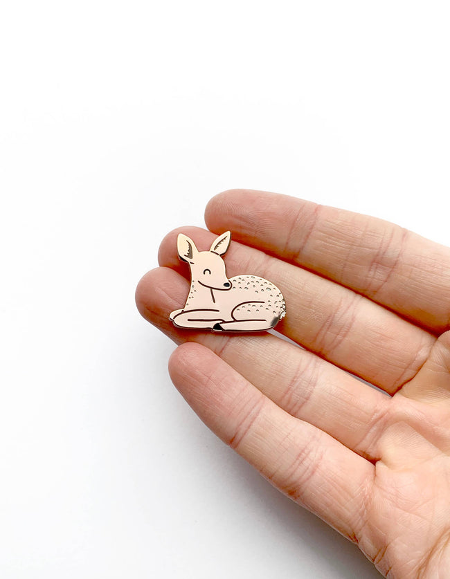Pin "Reh" Emaille