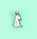Pin "White Rabbit" Emaille